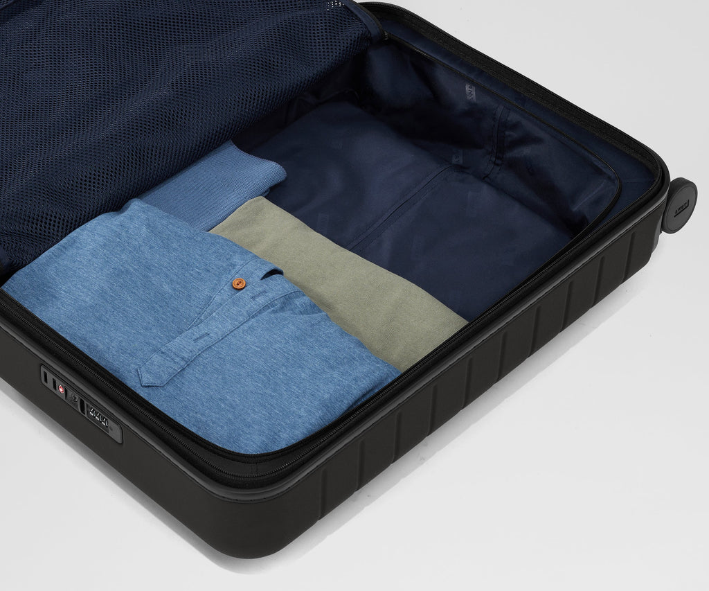 Away The Executive Bigger Carry-On Suitcase - Jet Black