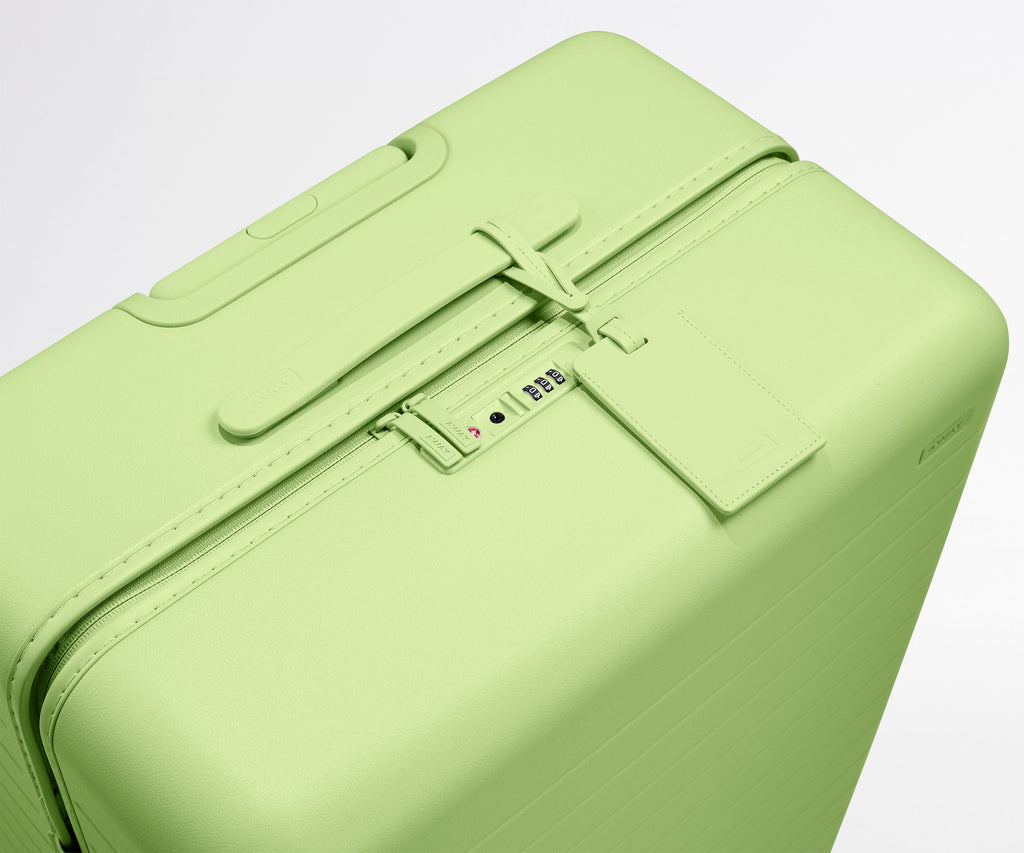 Away The Medium Suitcase - Matcha Milk Green