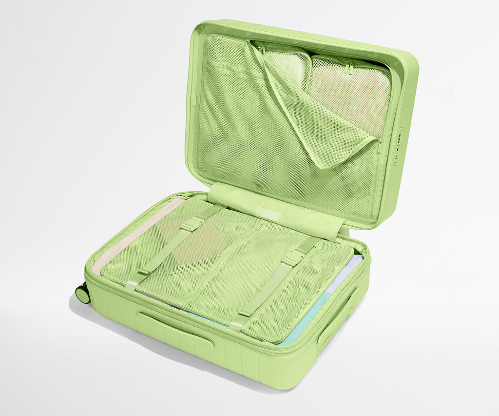 Away The Medium Suitcase - Matcha Milk Green