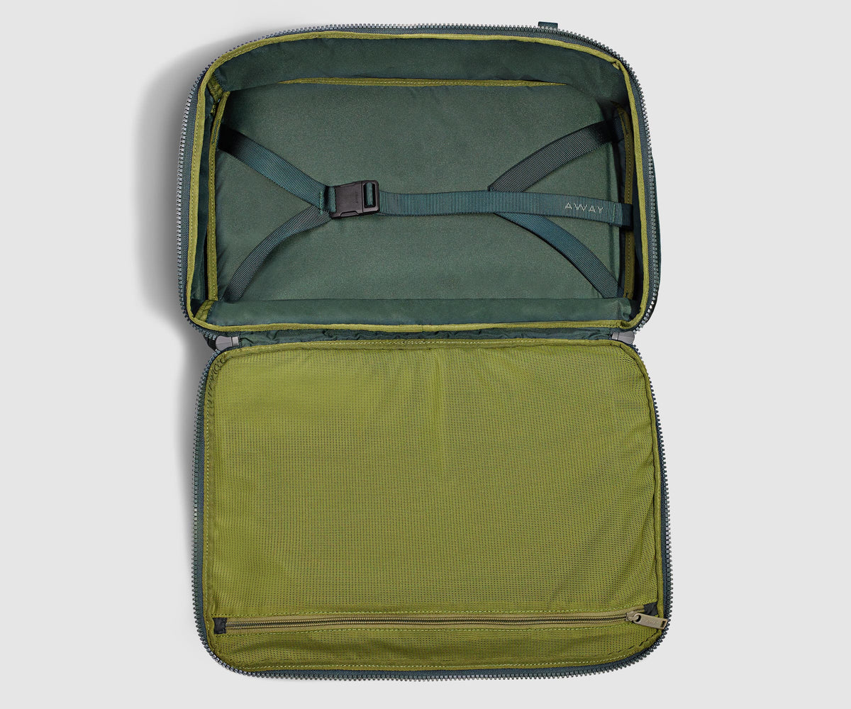 Away Active Convertible Backpack 25L in Forest Green