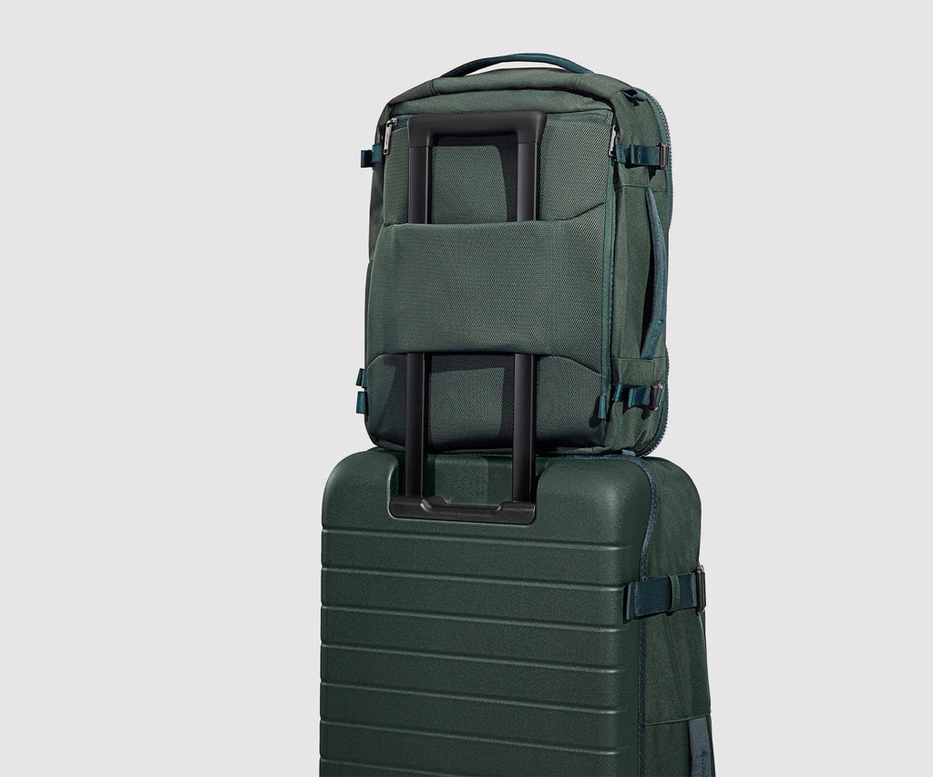 Away Active Convertible Backpack 25L in Forest Green