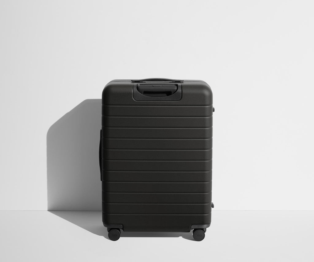 Away The Medium Flex Suitcase - Jet Black