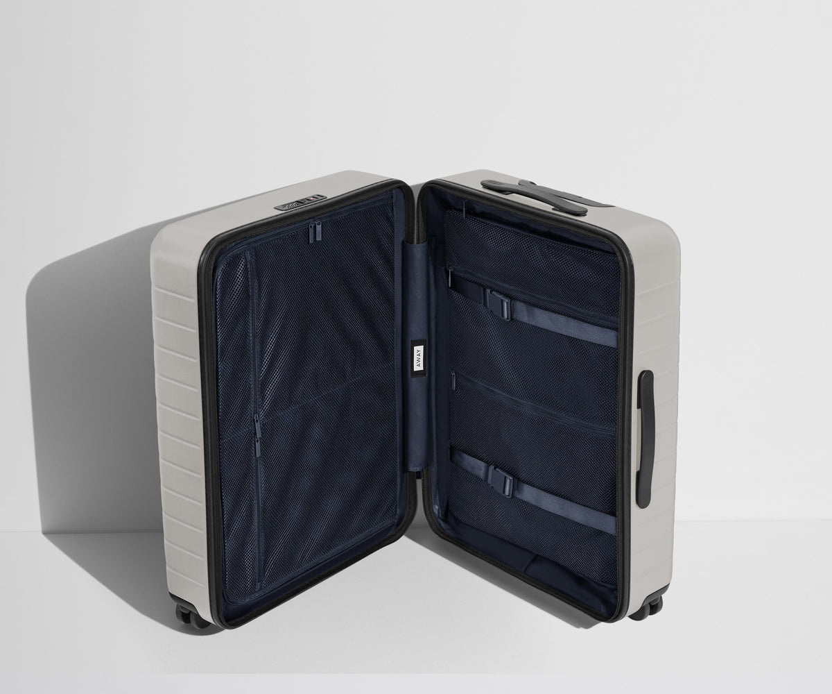 Away The Medium Suitcase - Cloud Gray