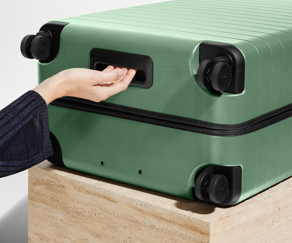Away The Medium Suitcase - Sea Green