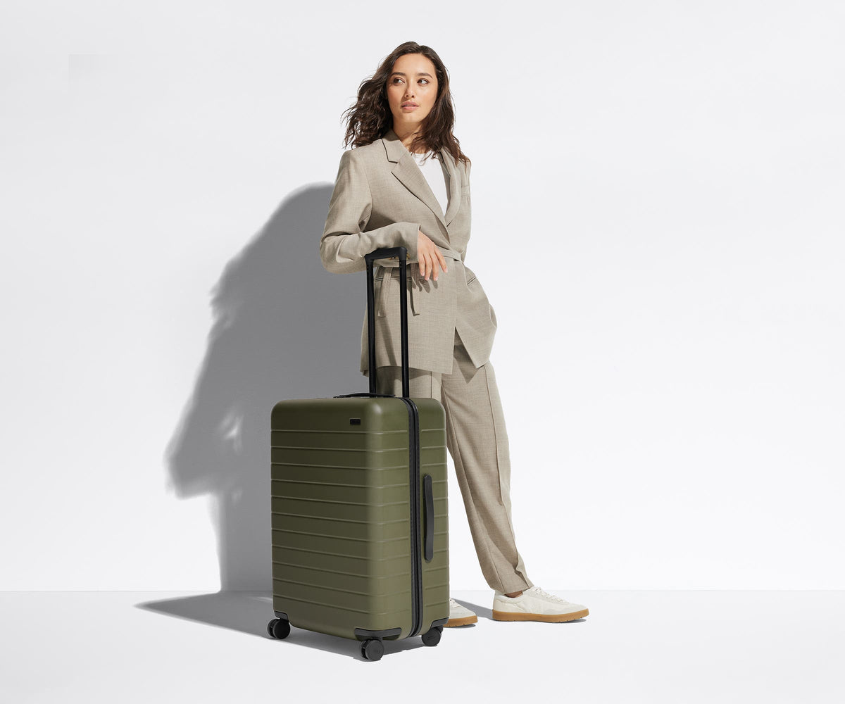 Away The Medium Suitcase - Cloud Gray