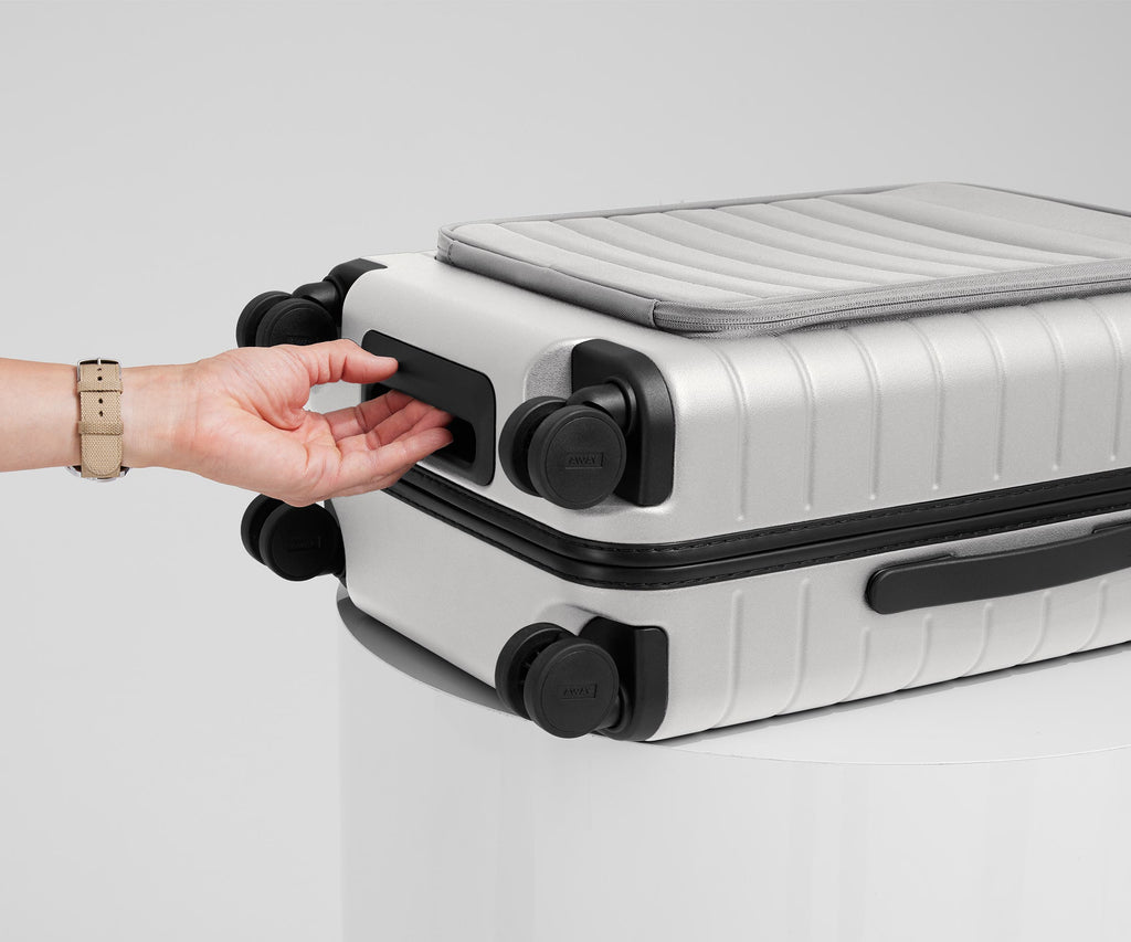 Away The Executive Bigger Carry-On Suitcase - Cloud Gray