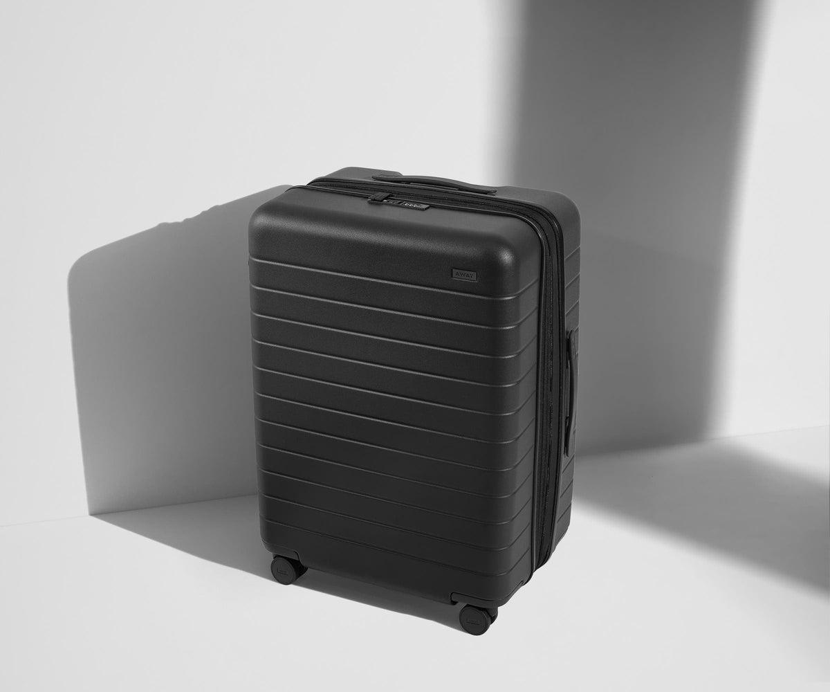Away The Medium Flex Suitcase - Jet Black