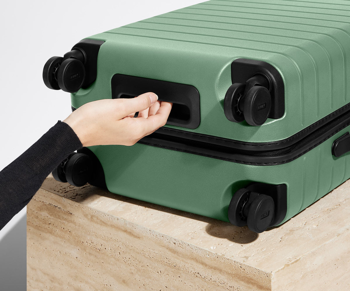 Away The Bigger Carry-On Suitcase - Sea Green