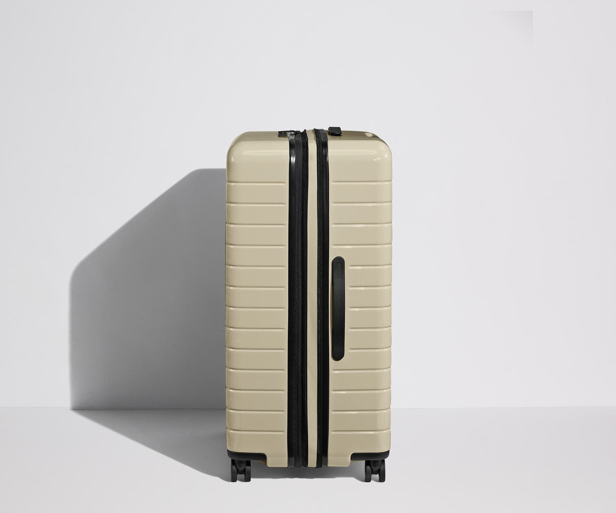 Away The Large Flex Suitcase - Salt White (Gloss)