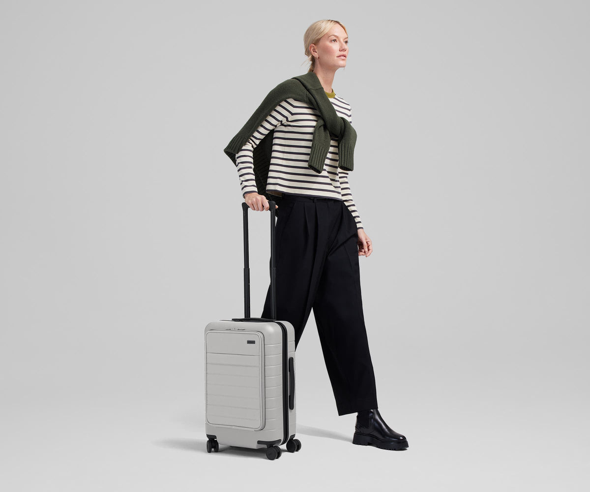 Away The Executive Carry-On Suitcase - Cloud Gray