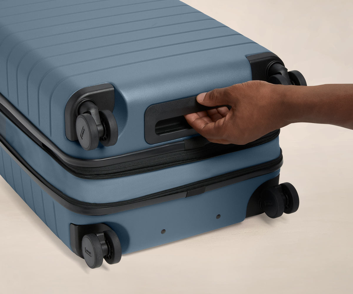 Away The Carry-On Flex Suitcase - Coast Blue (DTM)